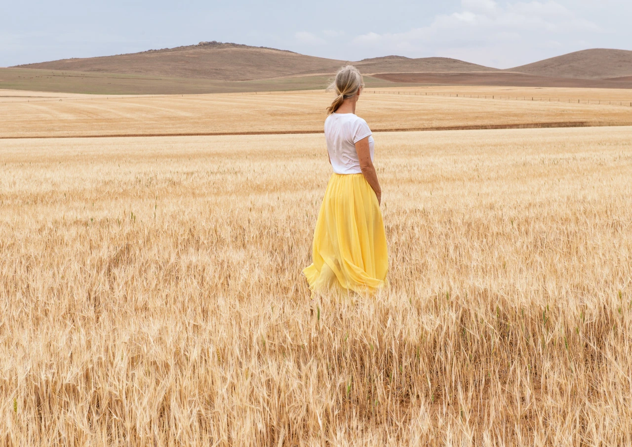 Wendy Philip in yellow skirt Wendy Philip in yellow skirt in wheat field selfie