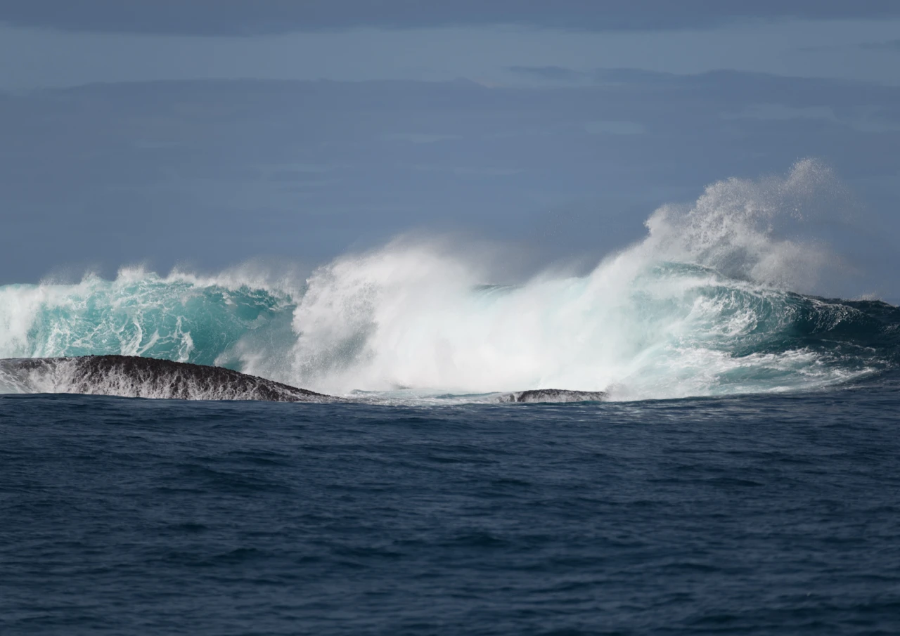 Eames reef and rocks showing as wave rises Eames reef don't get too close