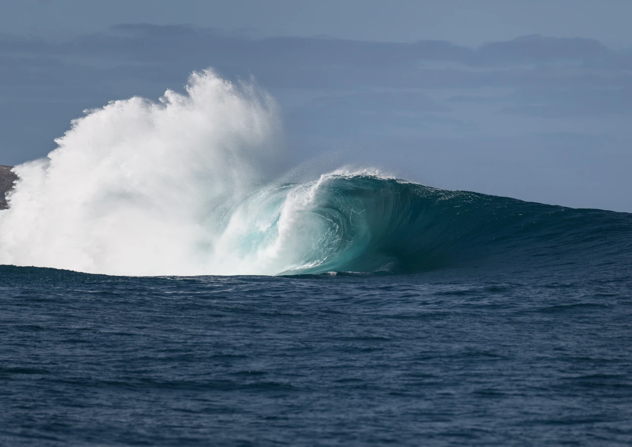 Spectacular wave at Eames reef Spectacular wave at Eames reef