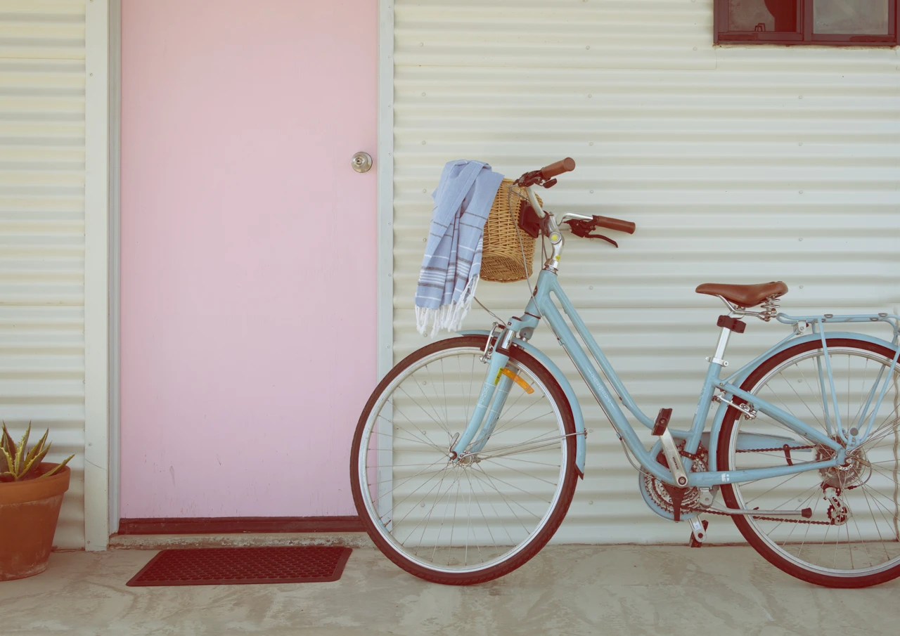 Blue bike pink door-Edit-Edit Bike vintage style